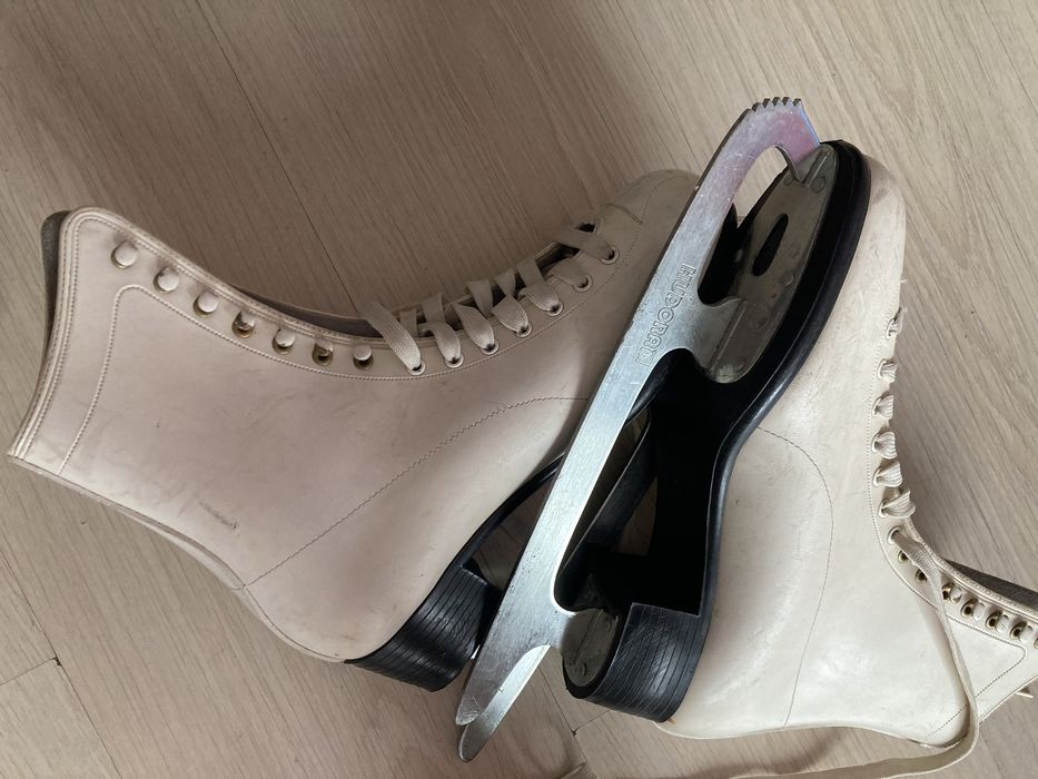 Patine dama piele, Lico