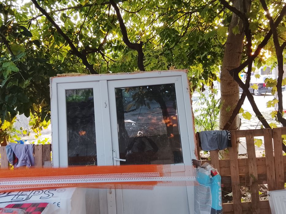 Vând ușă de termopane exterior