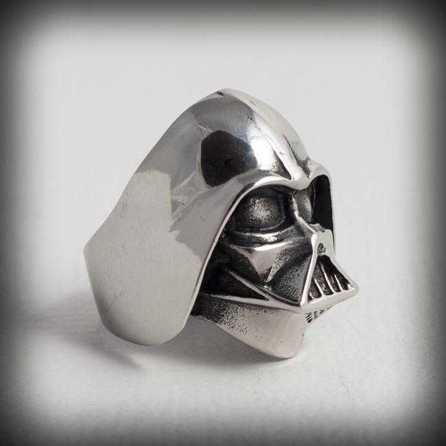 Масивен пръстен с Дарт Вейдър.