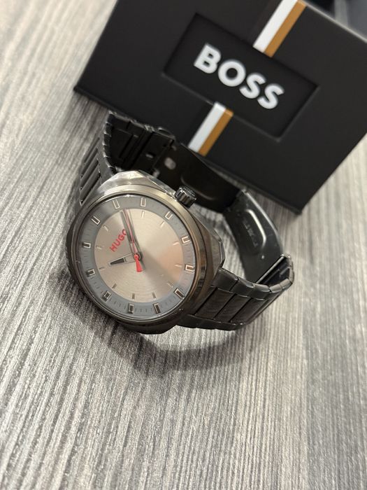 Часовник Hugo Boss + гривна Hugo Boss