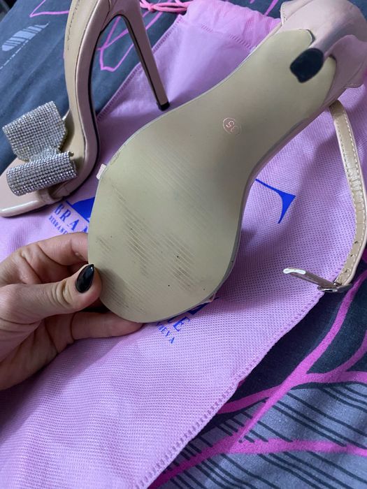 Сандали на ток с камъни