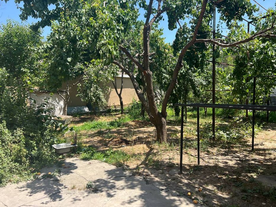 Sotiladi 6 sotih yer va 8 ta honasi bor chiroyli boģi bor


---

Сотил