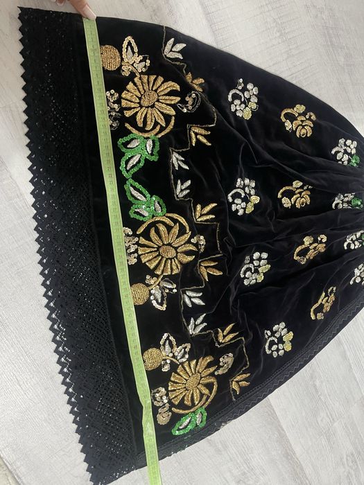 Valnic costum popular cu fir auriu