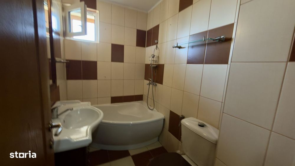 Inchiriez apartament cu 3 camere modern Utilat la 7 minute de centru