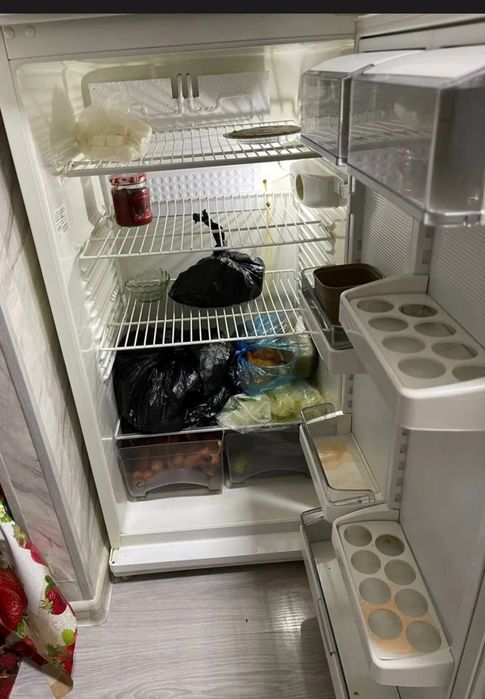 Срочно нужна продавать хороший холодильник Атлант отличные работает