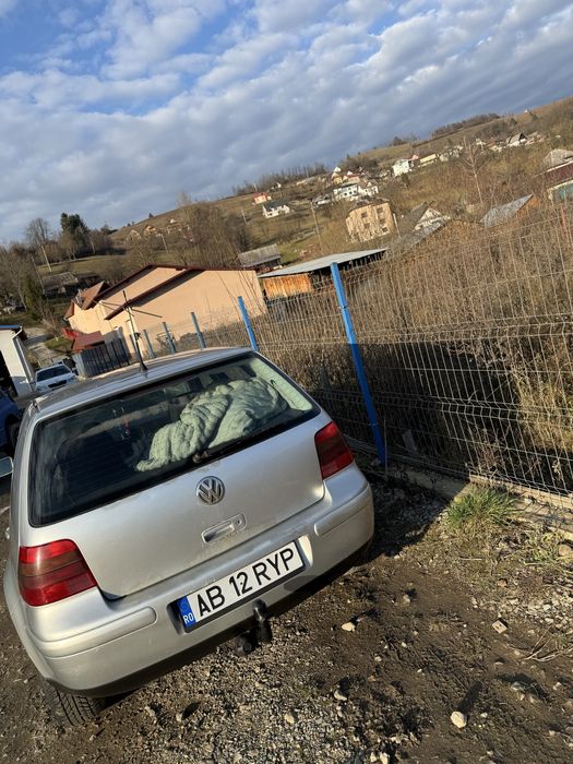 Vand golf 4 1.6 benzina