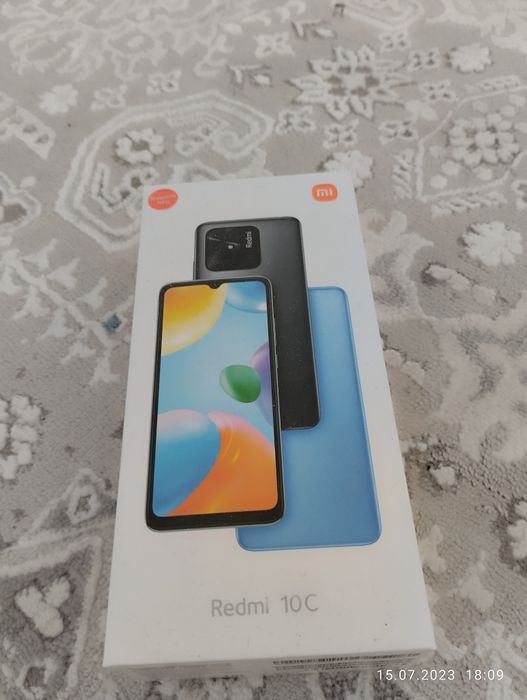 Продаётся телефон целый и не вридимый