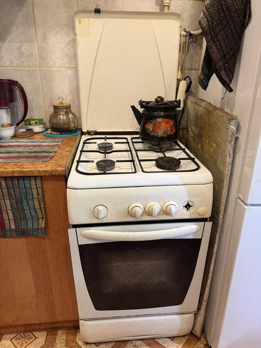 Продам газовую плиту б/у