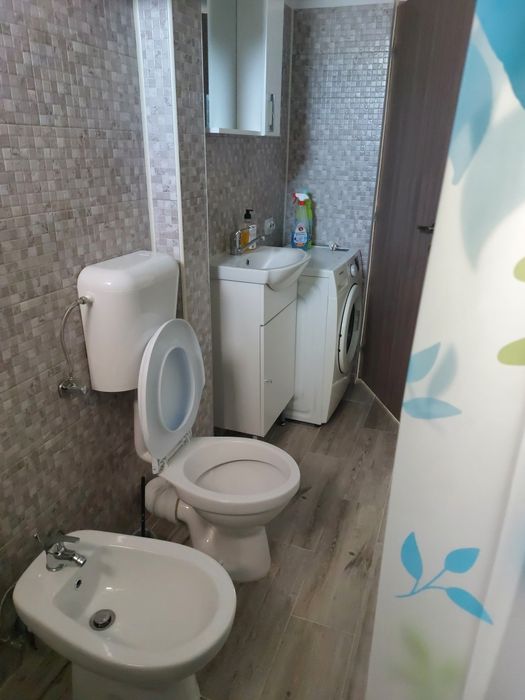 Proprietar Închiriez apartament  pe str Cuza Vodă 14  Exclus  Agenții