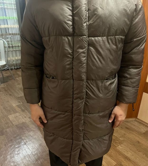 Продам женскую зимнюю куртку длинную