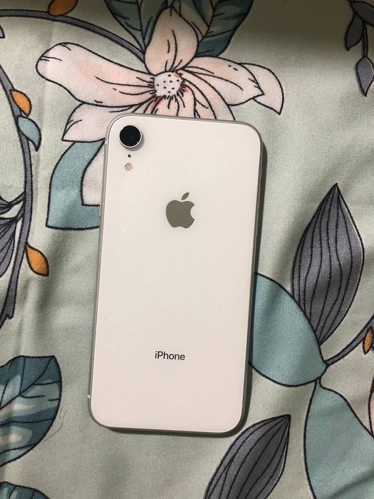 Iphone xr 64 gb.