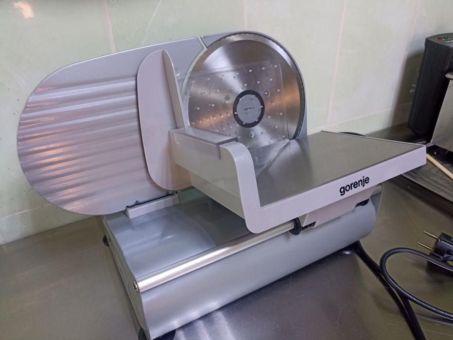 Продам слайсер новый