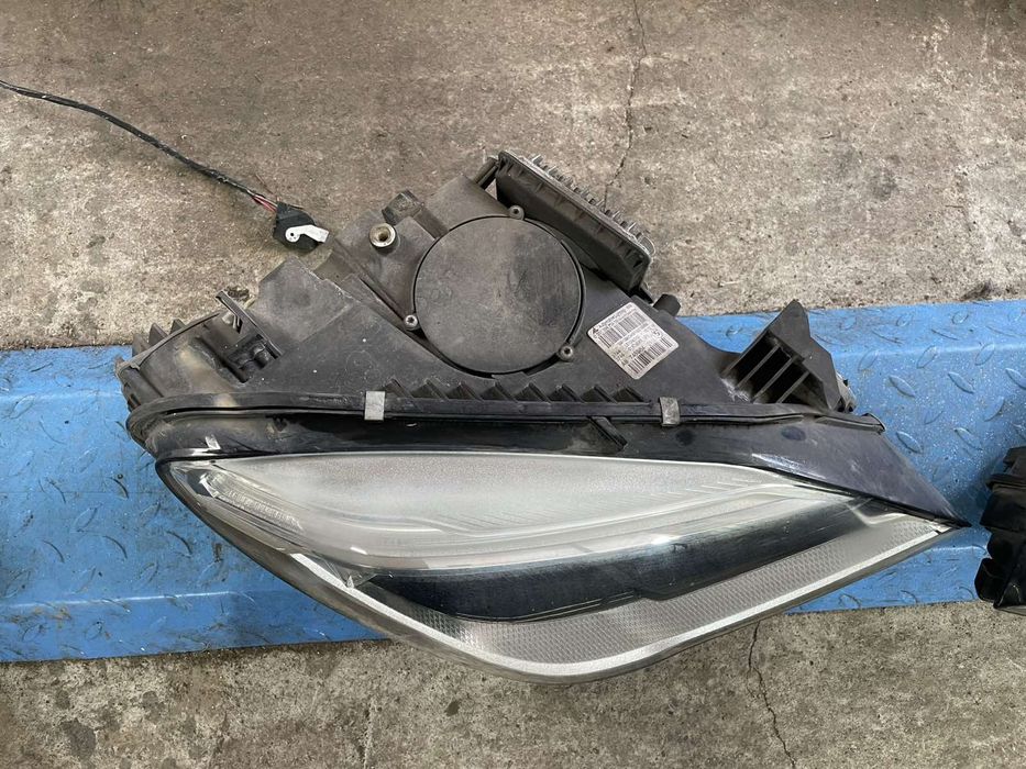 Adaptive LED фарове за BMW F06