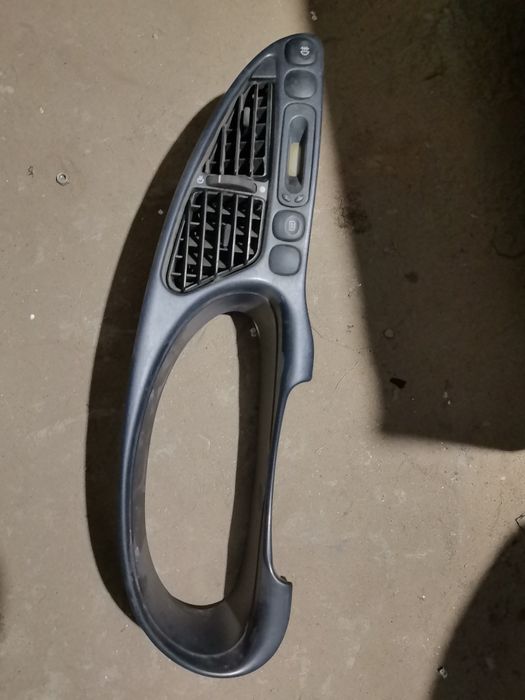 Форд Фиеста / Мазда 121 накладка приборной панели.