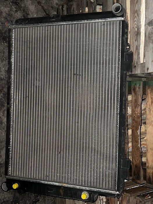 Радиатор на 210 мерс