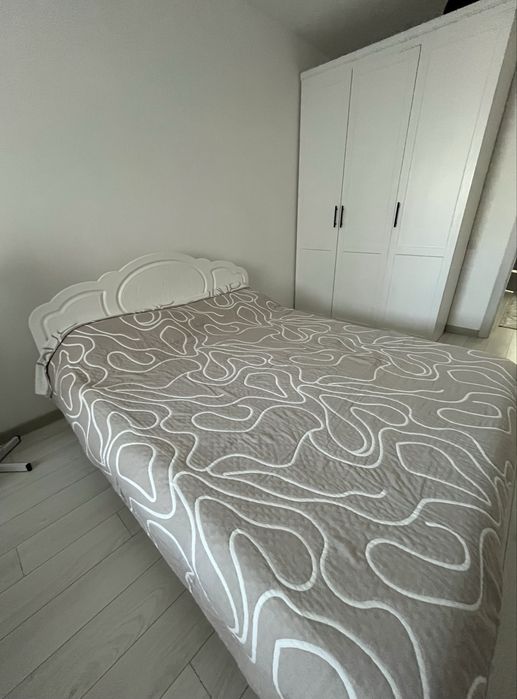 Продам кровать с матрасом