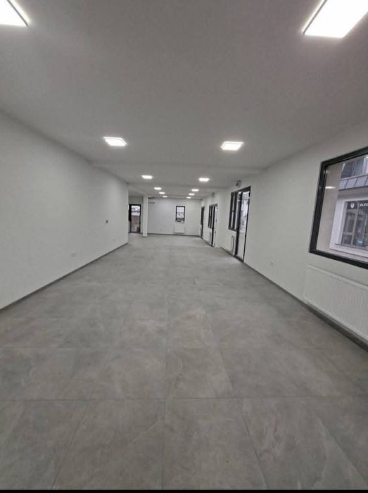 Spațiu comercial