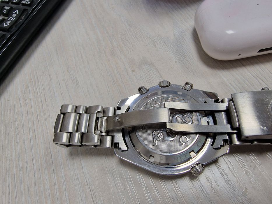 Часы наручные. Қол сағат.