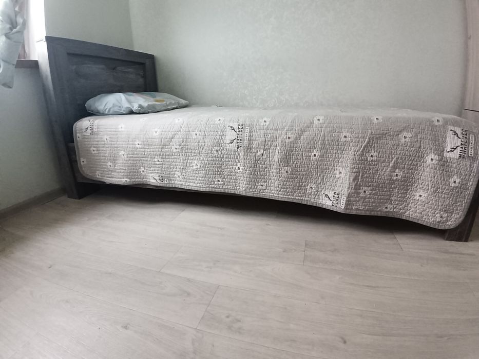 Продам кровать 1 спальная с матрасом
