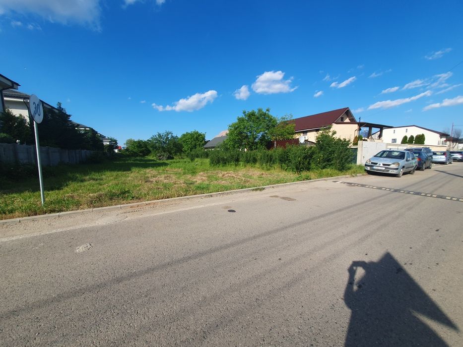 Teren intravilan 2000 mp Dragomiresti Deal