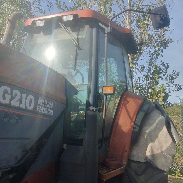 De vanzare tractor new holland G210