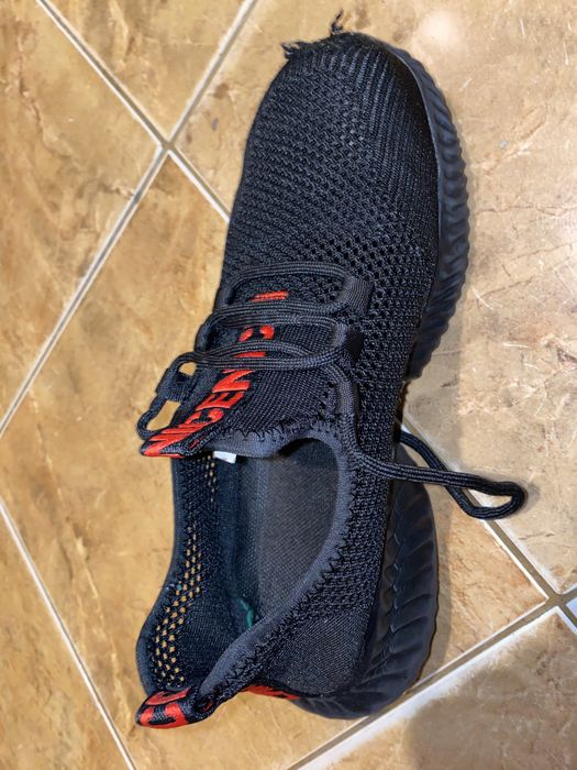 Adidasi cu bombeu de metal