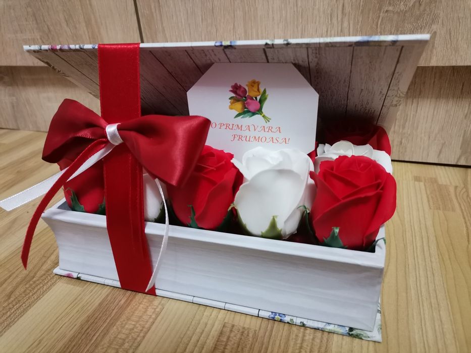 Aranjamente cadouri flori din săpun Paște iepuraș