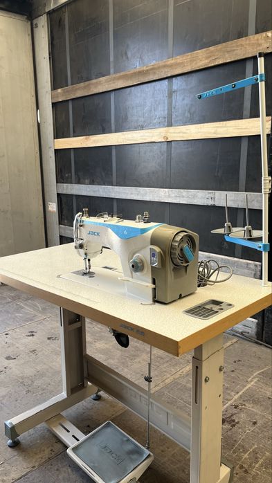 Швейная машинка JACK F4