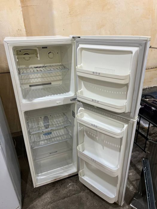 срочно продается холодильник LG No frost