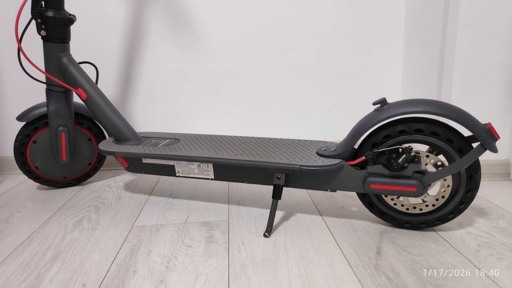 Trotineta AOVOPRO ES80. Stare ca noua. 350W, pliere rapida, 35 km.