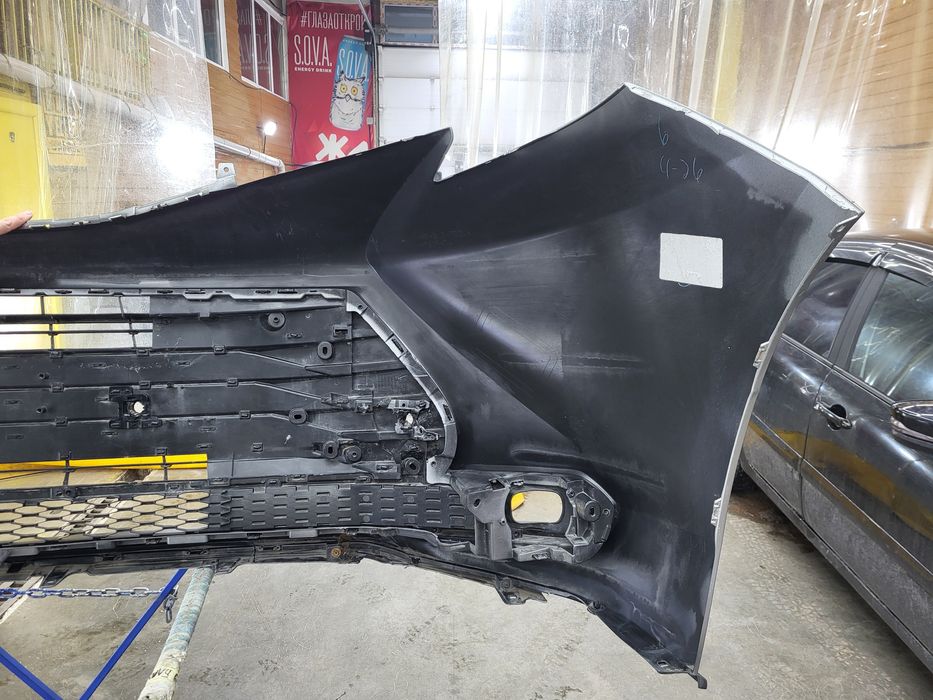 Продам передний бампер Тойоты Сиенны