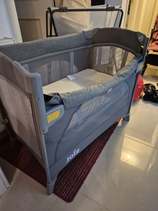 Patut bebe pliabil Joie Kubbie Foggy Gray + saltea cocos
