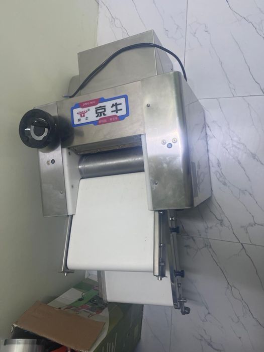 Тесто раскаточная машина