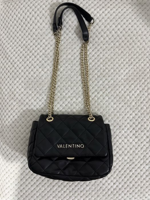Продавам оригинална чанта на Valentino