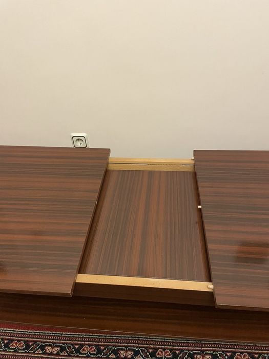 Холна разтегателна маса