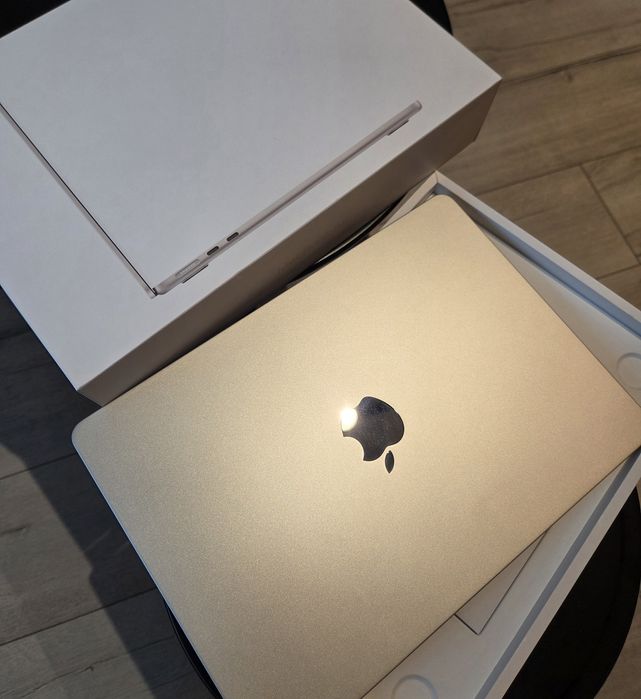 MacBook Air 13 2022 година НОВ