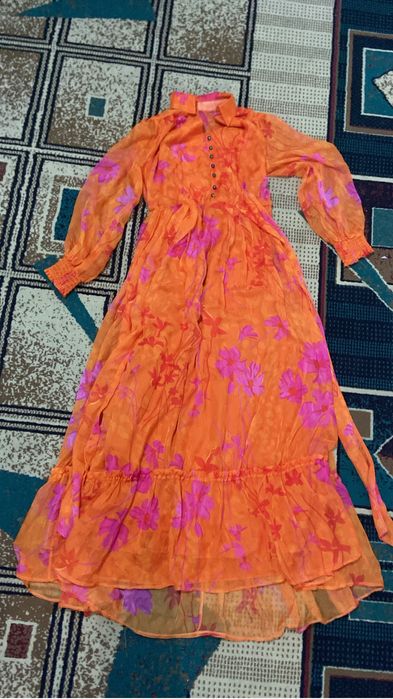 Платья в отличном состояний