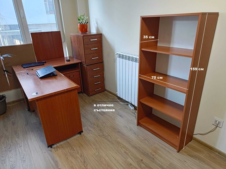 Три шкафа от 1 модел в отлично състояние 40лв/бр. Бюра, маса, столове.