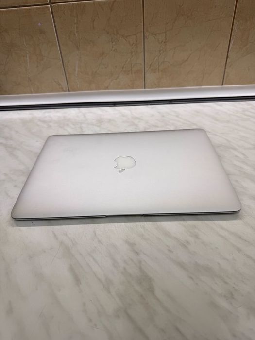 Macbook Air 2017-8gram-ssd128 preț fix 600 lei