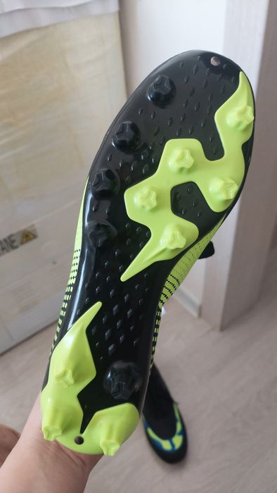 Продам бутсы новые