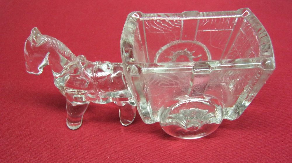 Sticla presata,veche.caruta cu cal.