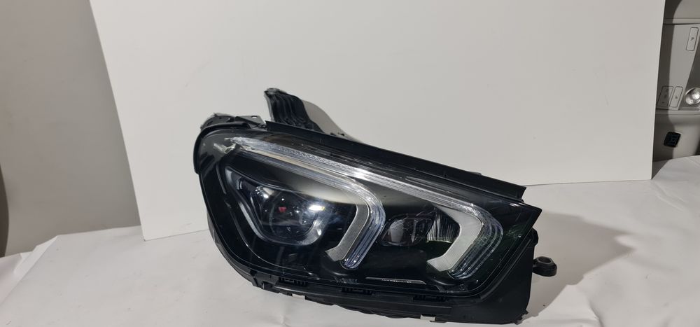Far dreapta Mercedes GLE W167 Multibeam Led