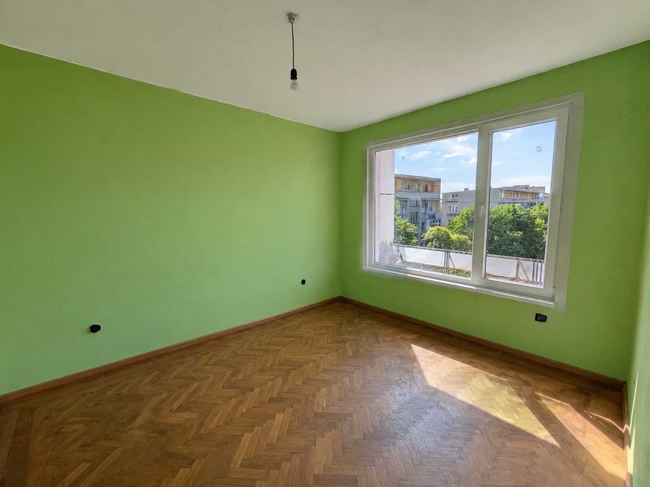 Продава се Тристаен апартамент в Казанлък - 90 кв.м за 1278 €/кв.м - Снимка #2