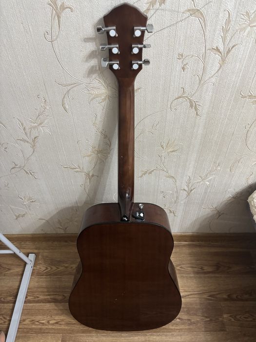 Гитара Fender и аксессуары к ней)