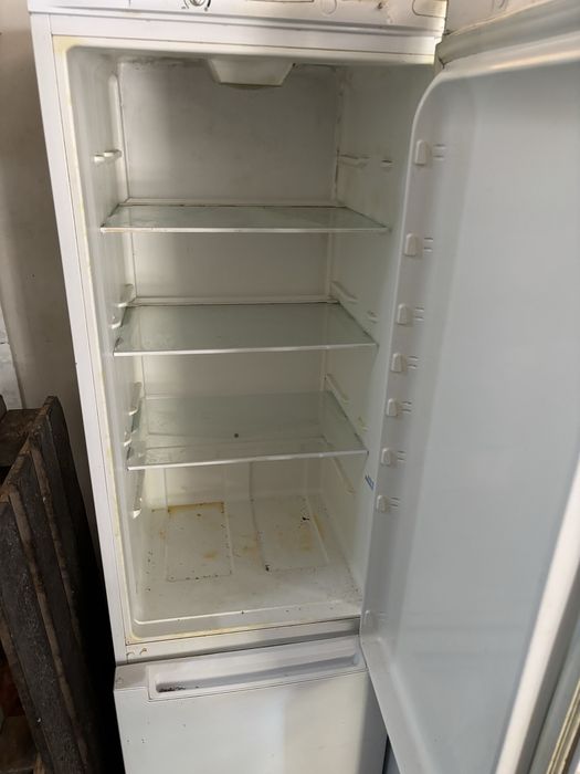 Продам НЕРАБОЧИЙ холодильник INDESIT