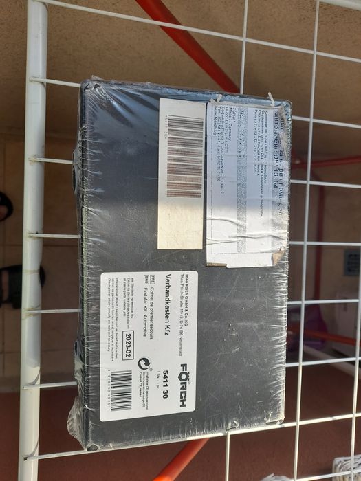 Аптечка . Чисто нова .