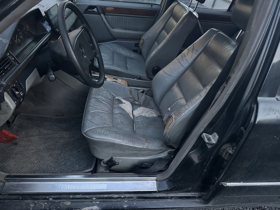 Кожаный салон мерседес 124