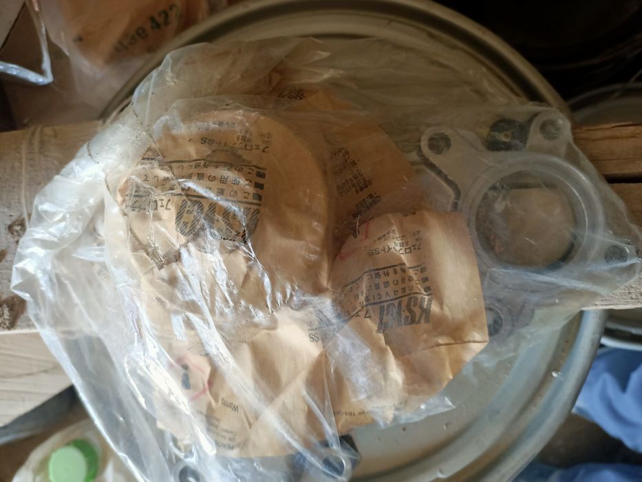 Продам помпу LX570