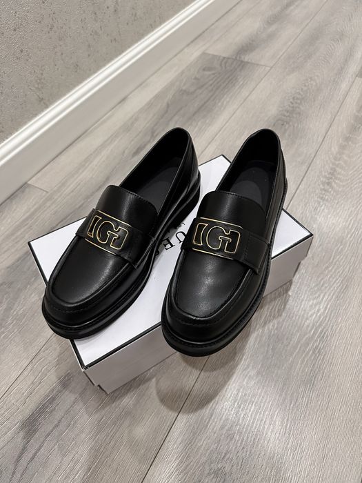 Продам лоферы Guess