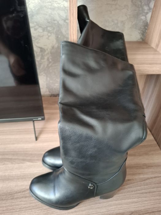 Продам женские сапоги
